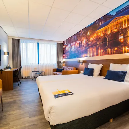 מלון Tulip Centre 3*
