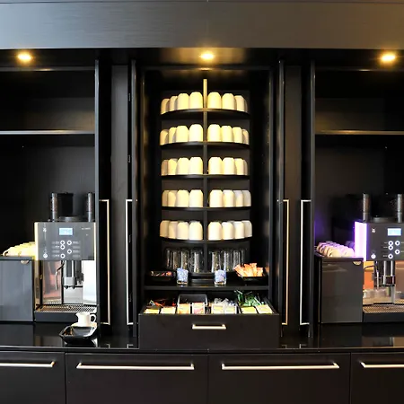Tulip Centre מלון 3*