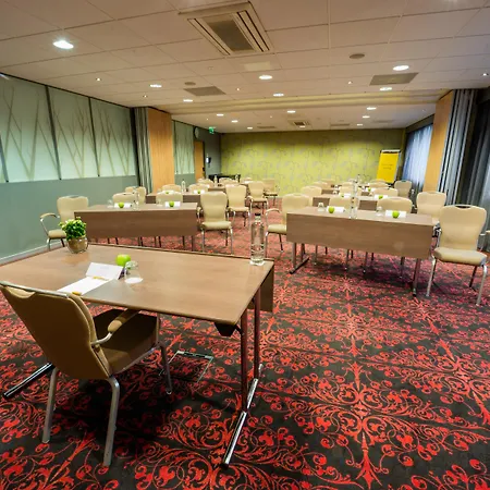 Tulip Centre מלון
